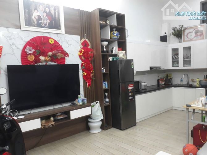 BÁN NHÀ ĐẸP PHỐ 8/3 – HBT – TRUNG TÂM, NGÕ Ô TÔ, DT 36m²,4 tầng ,MT 4.8m, 10.5 tỷ - 2