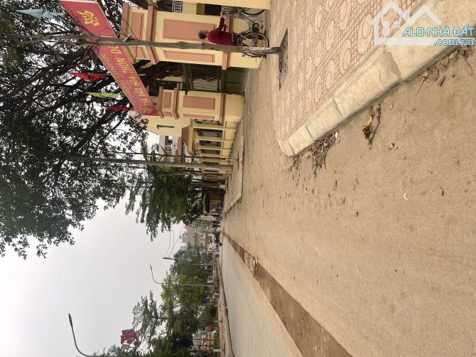 Đất Nam Hồng  _Đông Anh , vỉa hè , Ô tô tránh , kinh doanh ,DT 202m2_Mt = Hậu 7,9m - 2