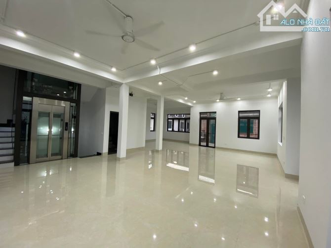 BIỆT THỰ MẶT PHỐ SA ĐÔI, LÔ GÓC 3 THOÁNG,THANG MÁY, KD, DT 206m, MT 15m, Giá Chào 65 tỷ - 2