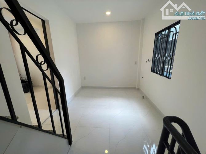 3,8 T.Ỷ - BÌNH THẠNH GIÁP Q1 - 20M2 (4x5) - NỞ HẬU -TRỆT/2 LẦU - 3PN/2WC - GẦN CẦU BÔNG - 3