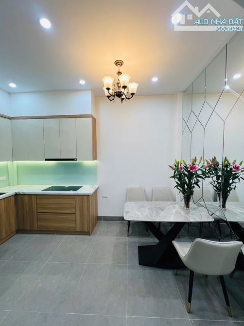 SIÊU PHẨM NGUYỄN KHANG - NHÀ ĐẸP, GẦN PHỐ, SH QUAY ĐẦU TRƯỚC NHÀ - 3