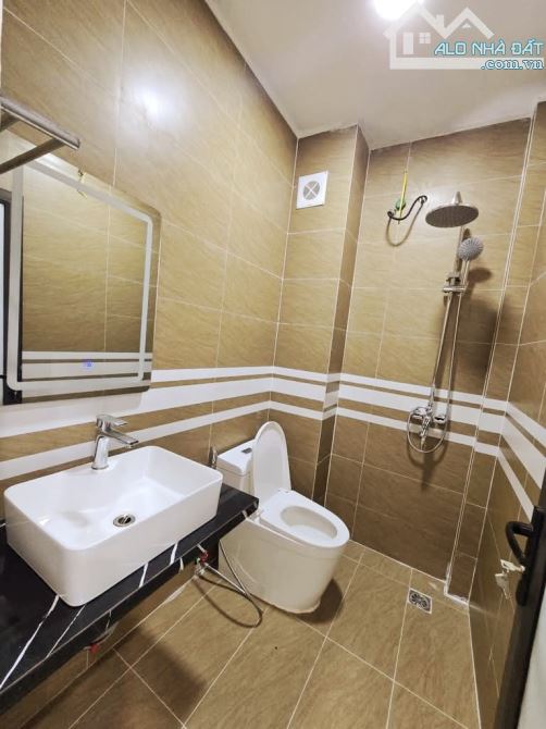 -BÁN NHÀ BÁT KHỐI,CỰ KHỐI*NHÀ 5 TẦNG*ĐƯỜNG Ô TÔ THÔNG*34M GIÁ NHỈNH 5TỶ. - 3