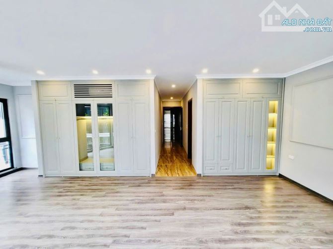 CHỈ ĐÚNG 1 CĂN, TÒA NHÀ 7 TẦNG SÁT MẶT PHỐ NGUYÊN HỒNG, LÔ GÓC 75M2, GIÁ MỀM - 3