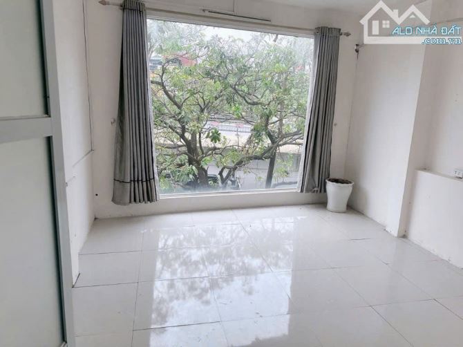 Cho thuê MBKD mặt Đường Nguyễn Chí Thanh,30m2x3 tầng Giá 22tr - 3