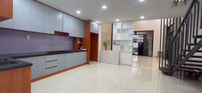 CHỦ CẦN BÁN GẤP NHÀ ĐẸP MỚI XÂY 1 TRỆT 1 LỬNG - HẺM Ô TÔ  - DT KHỦNG 135M2 CHỈ 6,2 TỶ! - 4