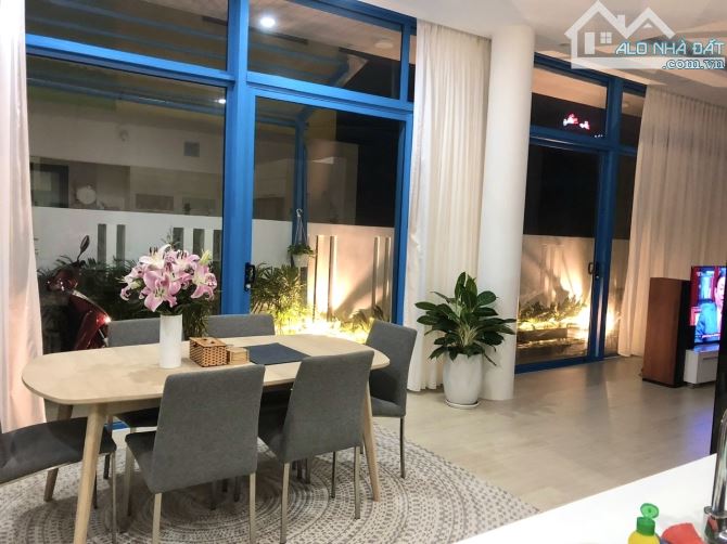 Bán Villa 3 tầng sân vườn Chế Lan Viên, DT 220m2 ngang 8.6m chỉ 2x tỷ - 4
