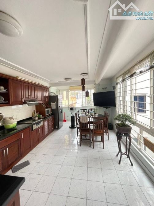 CẦN BÁN GẤP NHÀ PHỐ HOA BẰNG-LÔ GÓC 3 THOÁNG-Ô TÔ TRÁNH-DIỆN TÍCH 52M-GIÁ 13.2 TỶ - 4