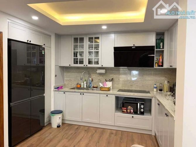 BÁN NHÀ PHỐ NGUYỄN CHÍ THANH - KINH DOANH Ở SƯỚNG - 5 TẦNG LÔ GÓC  Ô TÔ TRÁNH - ĐẦU TƯ - 4