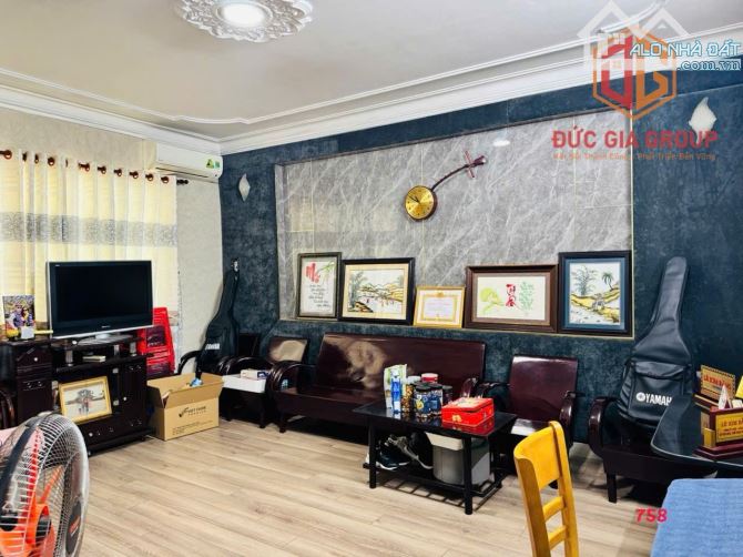 Bán nhà 1 trệt 1 lầu 1 sẹc đường Phạm Văn Thuận, P.Tân Mai giá chỉ 11 tỷ - 4