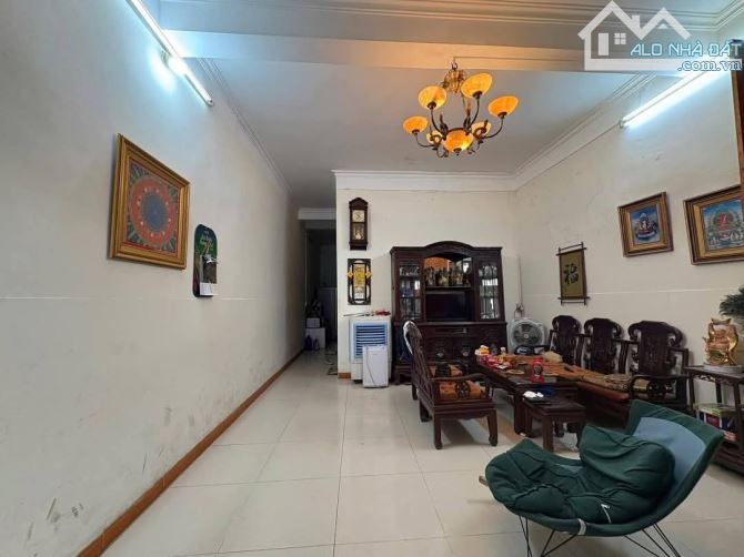 BÁN NHÀ THỊNH QUANG, ĐỐNG ĐA. 3 TẦNG - MẶT NGÕ - DIỆN TÍCH LỚN - NGÕ TO NHƯ PHỐ - Ô TÔ - K - 4