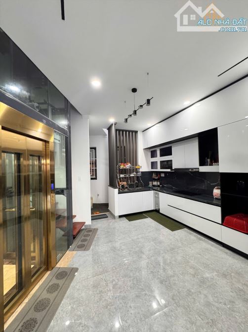 BÁN NHÀ 4 LẦU MẶT TIỀN LÊ THÁNH TÔNG VỪA XÂY ĐƯỢC 2 năm. DT:5x16M. GIÁ: 16,5 TỶ - 4