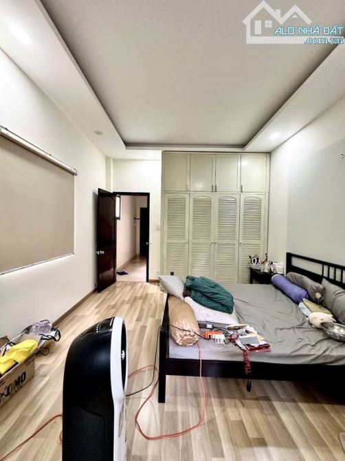 (PHÚ NHUẬN) 10M TỚI HUỲNH VĂN BÁNH. PHƯỜNG 14.(4x19m) SỔ VUÔNG HOA HẬU. 4 TẦNG. 11,9 TỶ. - 4