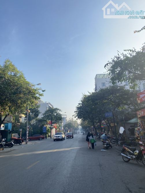 Bán Nhà mặt phố Việt Hưng Lô góc - DT: 325m2 - Mặt tiền khủng - GIÁ 350 triệu. - 5