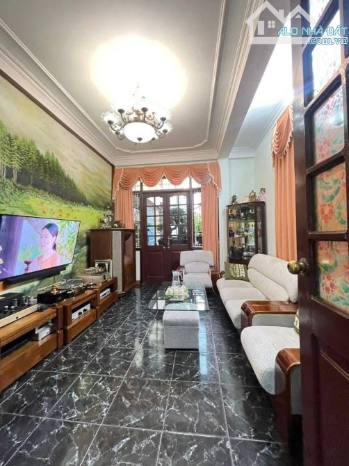 CẦN BÁN GẤP NHÀ PHỐ HOA BẰNG-LÔ GÓC 3 THOÁNG-Ô TÔ TRÁNH-DIỆN TÍCH 52M-GIÁ 13.2 TỶ - 5