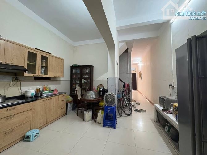 BÁN NHÀ THỊNH QUANG, ĐỐNG ĐA. 3 TẦNG - MẶT NGÕ - DIỆN TÍCH LỚN - NGÕ TO NHƯ PHỐ - Ô TÔ - K - 5