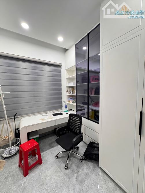 BÁN NHÀ 4 LẦU MẶT TIỀN LÊ THÁNH TÔNG VỪA XÂY ĐƯỢC 2 năm. DT:5x16M. GIÁ: 16,5 TỶ - 5