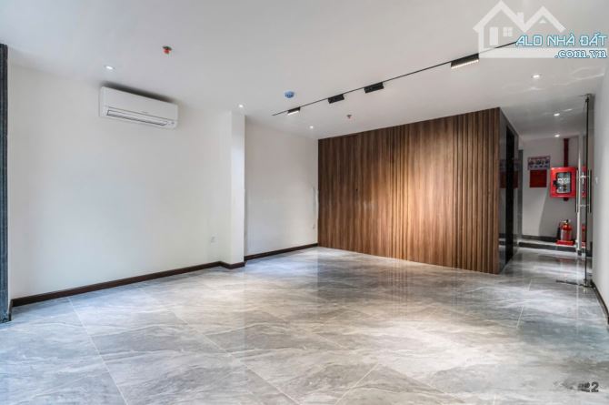 Giảm giá về 39 Tỷ - Bán gấp Toà nhà VP Đào Duy Anh - Ngang lớn 11M, CN 120,9m2, 5 Tầng - 6