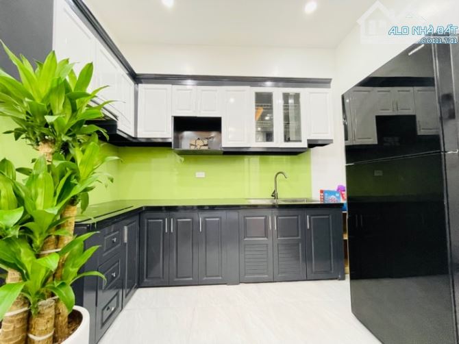 BÁN NHÀ VỊ TRÍ CỰC ĐẸP CÁCH MẶT PHỐ CHỈ 1 NHÀ TRƯƠNG ĐỊNH 40M2x4T - DÂN XÂY NHỈNH 6 TỶ - 6