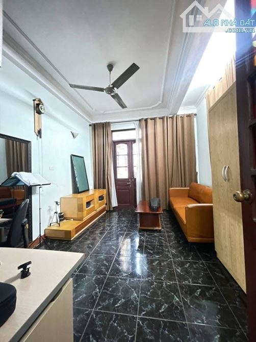 CẦN BÁN GẤP NHÀ PHỐ HOA BẰNG-LÔ GÓC 3 THOÁNG-Ô TÔ TRÁNH-DIỆN TÍCH 52M-GIÁ 13.2 TỶ - 6