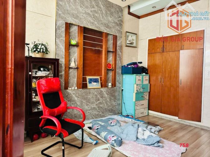 Bán nhà 1 trệt 1 lầu 1 sẹc đường Phạm Văn Thuận, P.Tân Mai giá chỉ 11 tỷ - 7