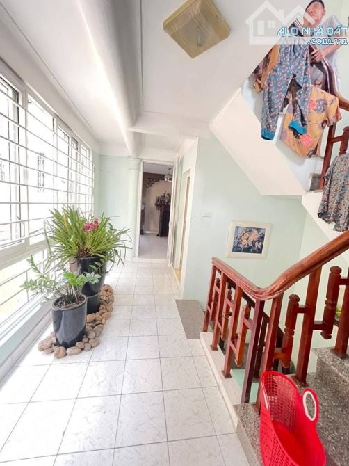 CẦN BÁN GẤP NHÀ PHỐ HOA BẰNG-LÔ GÓC 3 THOÁNG-Ô TÔ TRÁNH-DIỆN TÍCH 52M-GIÁ 13.2 TỶ - 8