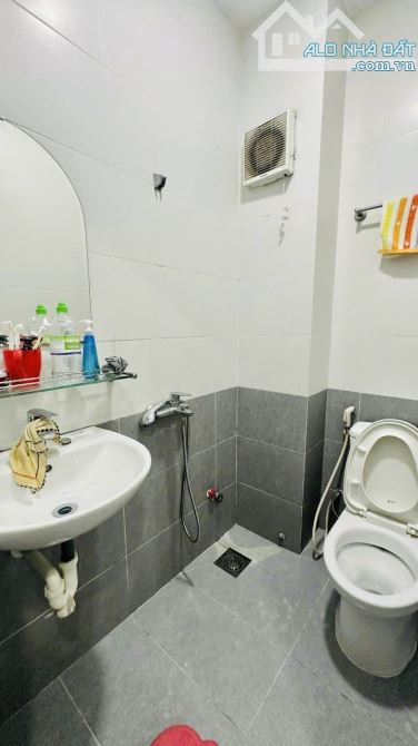 🆘ĐẸP HÚ HỒN🆘VÀI BƯỚC RA MẶT TIỀN - 4 tầng BTCT (4x16.5) - CHỈ 6.x TỶ - H. Văn Nghệ - 8