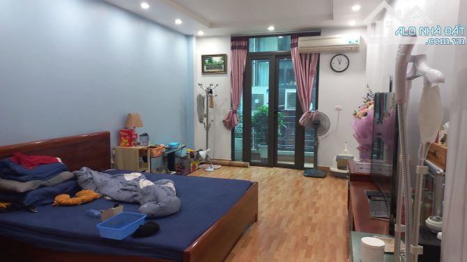Bán nhà  236 Phố Lê trọng Tấn, Q Thanh Xuân. DT: 32m. Giá: 7.5 tỷ. Khu phân lô Quân đội - 1