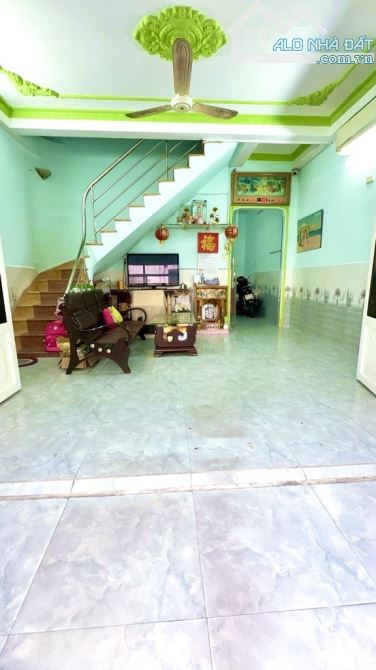 BÁN NHÀ HẺM OTÔ - GẦN MẶT TIỀN - ĐẤT THÁNH - TÂN BÌNH - 102 M2 - 3 TẦNG - CHỈ 9,xx TỶ.