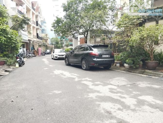 Siêu Hiếm Hoàng Cầu Đống Đa Ngõ Ôtô Thông Kinh Doanh  DT 49m  3 Tầng MT 3.9m Giá 293tr/m
