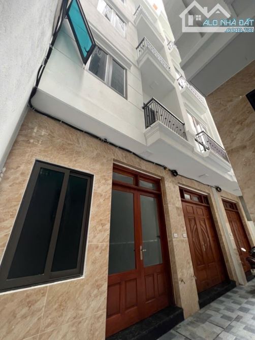 Bán Nhà Cầu Diễn, 32/35m, 5T, 5.2 Tỷ, Ô TÔ Gần