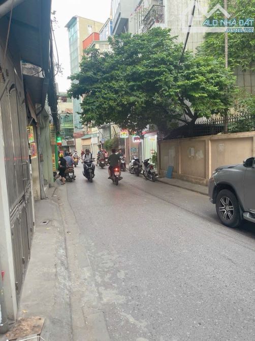 Bán nhà kim giang 60m x5T,hơn 16 tỷ,mặt tiền kd ngày đêm.