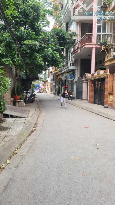 8.2 tỷ nhà 5 tầng Phố Tam Trinh 45m2, 5 tầng, mặt tiền 4m, ô tô tránh 5m