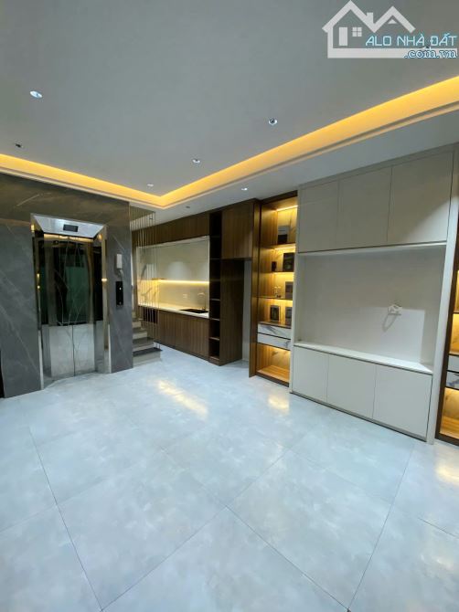 VẠN PHÚC,HÀ ĐÔNG-5 TẦNG-THANG MÁY-NỘI THẤT ĐẸP-CÁCH 30M Ô TÔ TRÁNH