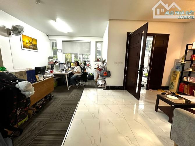 Tòa Văn Phòng Nguyễn Tuân 6T thang máy DT 98m2 mt 7.5m giá 46 tỷ.