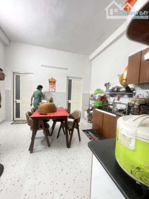 BÁN NHÀ ĐƯỜNG TÊN LỬA HẺM XE TẢI 68m CHỈ 5TỶ5