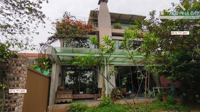 Bán gấp biệt thự sân vườn mặt sông Ngọc Thụy Long Biên, ô tô vào nhà, DT240m2, giá 18.5 tỷ