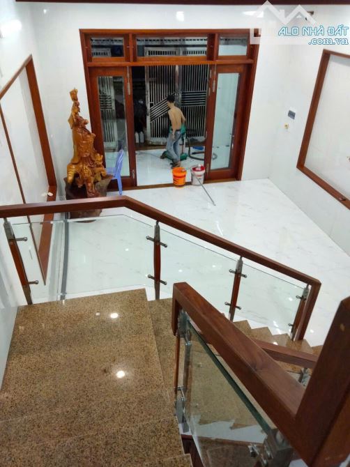 Nhà 3 Tầng Mặt Tiền ngay trung tâm quận liên chiểu đi 5 bước đến Chợ Hòa Khánh - Kinh Doan