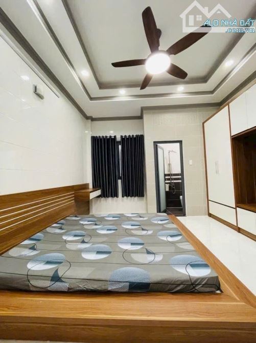 HUNHF TẤN PHÁT- TT NHÀ BÈ- NHÀ ĐẸP  - TẶNG N.THẤT - 3 TẦNG - HẺM 4M  - GIÁ 5,25 TỈ - 11