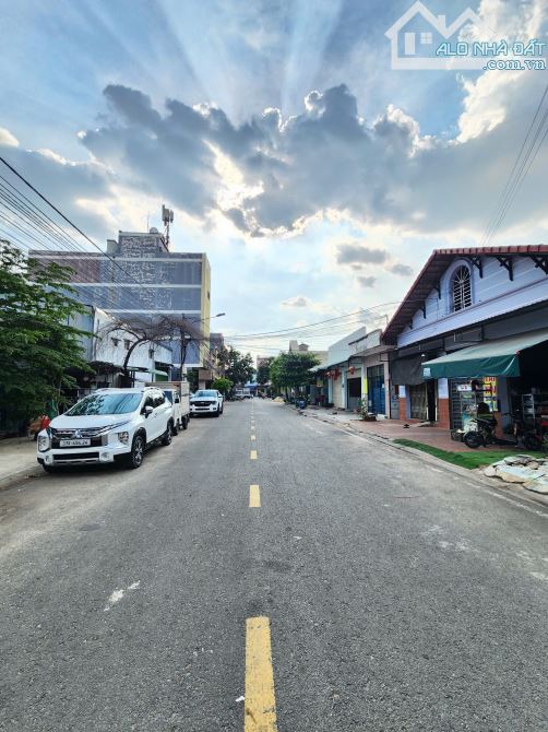 6Tỷ TL🔥Bán nhà 150m2 KDC Việt Sing_1Trệt_1Lầu_1Tum, p.An Phú, Tp.Thuận An - 1