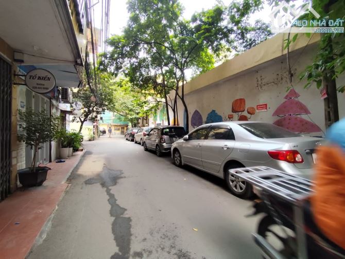 Siêu Hiếm Hoàng Cầu Đống Đa Ngõ Ôtô Thông Kinh Doanh  DT 49m  3 Tầng MT 3.9m Giá 293tr/m - 1