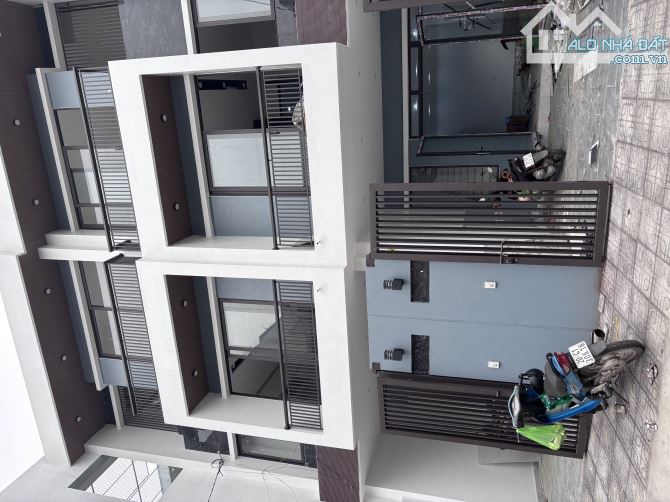 Ngã 5 Hoàng Ngân, lô góc, KD/VP, oto tránh, DT 80m*3T, 4.35 tỷ - 1
