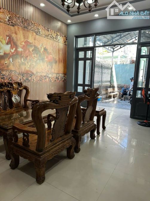Cần bán gấp hxh đường Đông Hưng Thuận 02, dt:4x18 giá chỉ 5.5 tỷ TL. Giá rẻ nhất khu vực. - 1