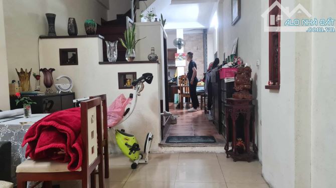 8.2 tỷ nhà 5 tầng Phố Tam Trinh 45m2, 5 tầng, mặt tiền 4m, ô tô tránh 5m - 1