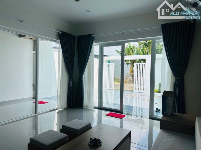 Bán nhà Mặt tiền đường Nguyễn Trường Tộ sân ô tô 3 PN DT 7x24m - 1
