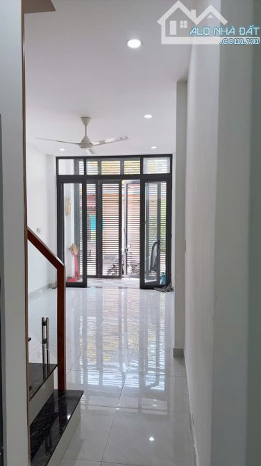 NHÀ MỚI 3 TẦNG 39,6M 4PN TRUNG MỸ TÂY QUẬN 12 SHR HẺM XE TẢI THÔNG - 1