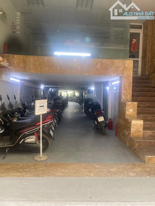 Chỉ 54 tỷ sở hữu tòa nhà văn phòng. Nguyễn Xiển 200m*10T*6m MT - 2 thoáng - view hồ - gara - 1