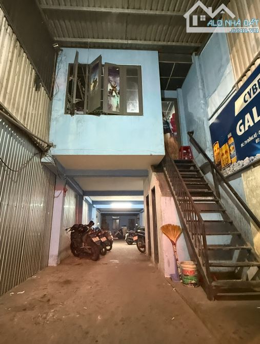 Bán nhà 2 tầng MT Đồng Kè, vị trí kinh doanh sầm uất, giá chính chủ rẻ nhất thị trường - 1