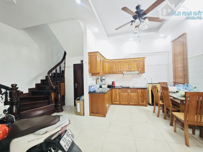 Trần Vỹ-Cầu Giấy-Phân Lô-Ô Tô Tránh Trước Nhà .Dân Xây. DT 35m .5 Tầng .13 Tỷ - 1