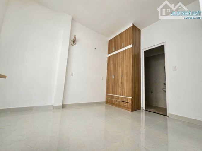 Bán nhà Lầu TP Thủ Đức,đường xe hơi ra vào, giá cực kì rẻ, chỉ 4 đồng 4 - 1