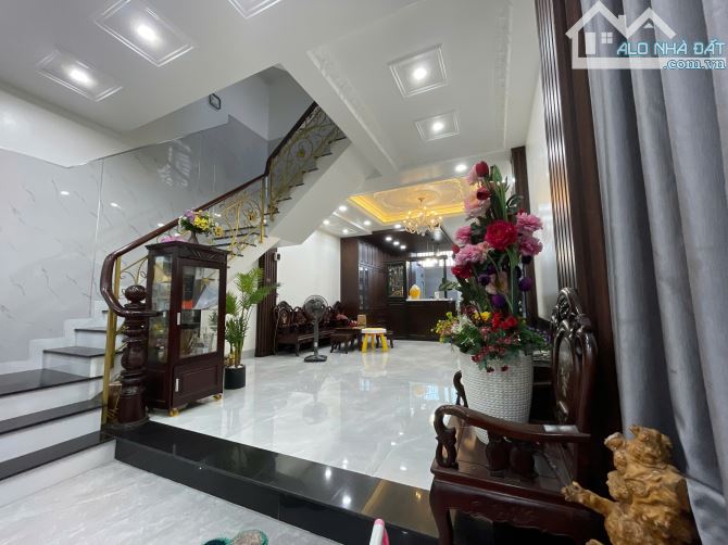 Biệt thự mini 5m x 22m, hẻm xe tải,tiền xây dựng và nội thất gần 5 tỷ,6 phòng ngủ chỉ 7.75 - 12
